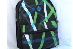 MOCHILA-ZERO-MULTICOLOR-VERDE-AZUL-FRENTE-LATERAL-MAI.CALVO-ECOSOCIAL